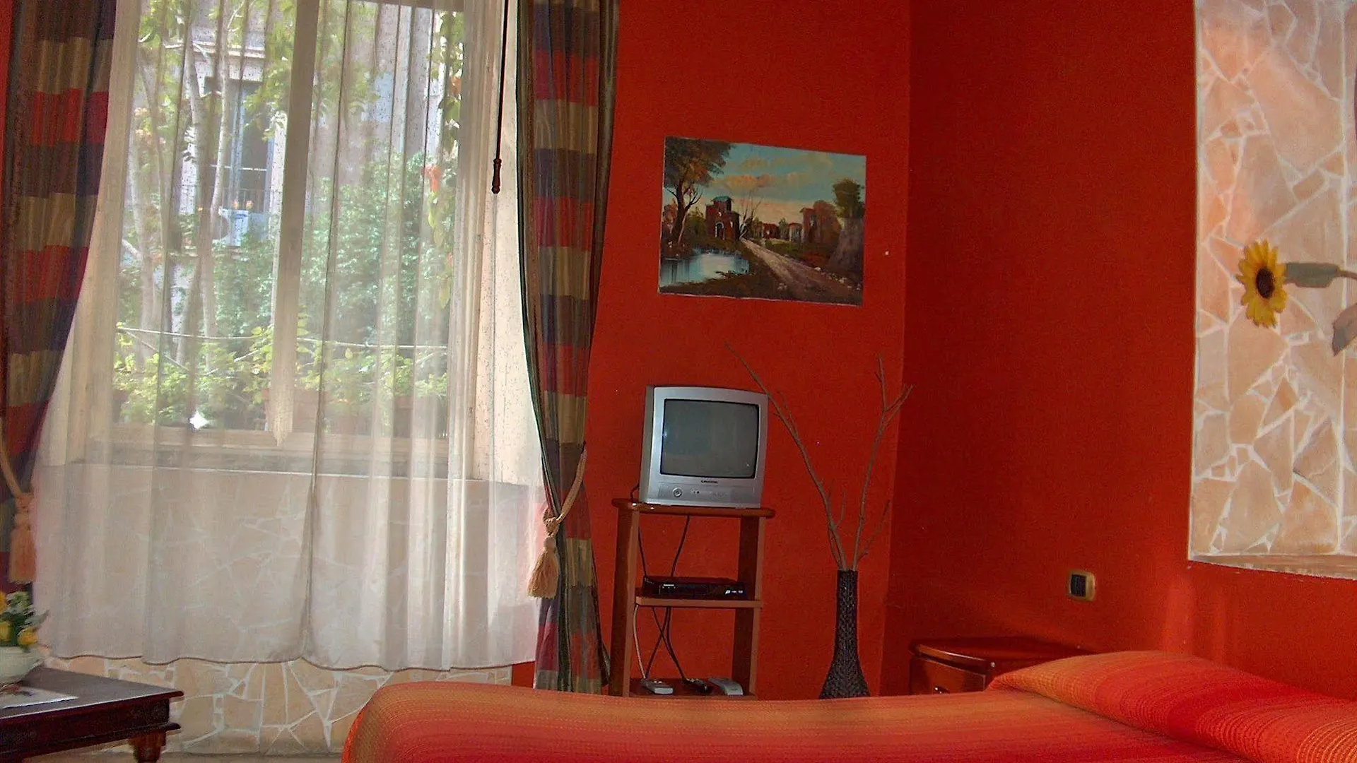 Holland International Rooms Катания